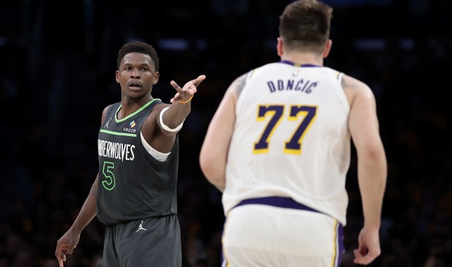 乐鱼体育官方网站-媒体人：湖蜜贬东契奇捧华子就跟谈女友一样 华子在湖人也得挨喷