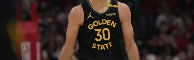 库里受伤后泪洒更衣室 赛程密集复出窗口只剩一个