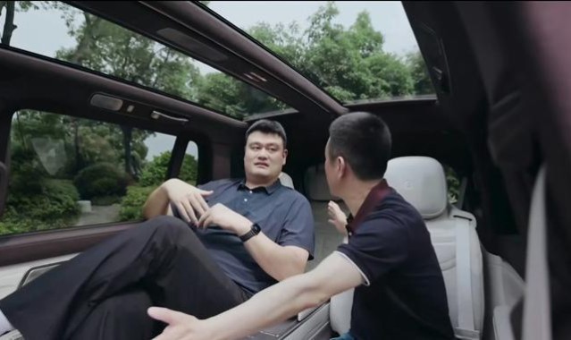 乐鱼体育官网入口-向着男篮人手一台努力？蔚来邀请“战神”刘玉栋体验ES9