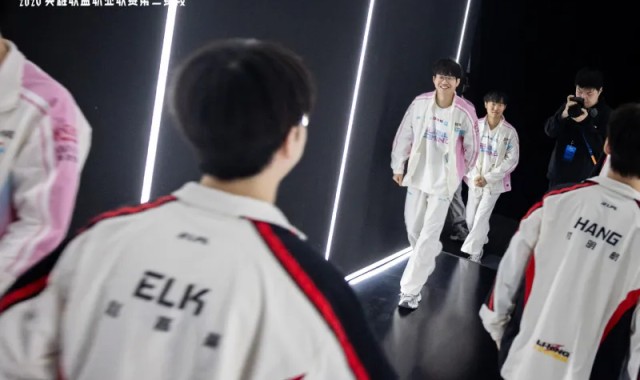 乐鱼体育官方网站-LPL分享WBG赛后返图：笃行不辍，道阻且长