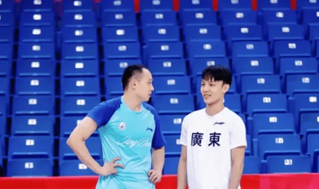 上半场徐杰4中2得到5分3助攻，胡明轩罚球2中2得到2分2助攻