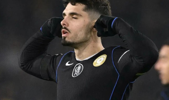 乐鱼体育官网-利兹联数月前发布内托捂耳照片嘲讽切尔西，现在惨遭“鞭尸”