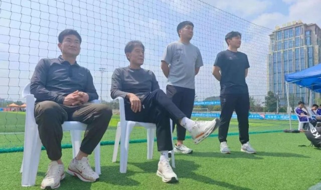 乐鱼体育官网入口-足球报：贵州请李章洙牵线带来韩国教练组，为全运选材并建立青训体系