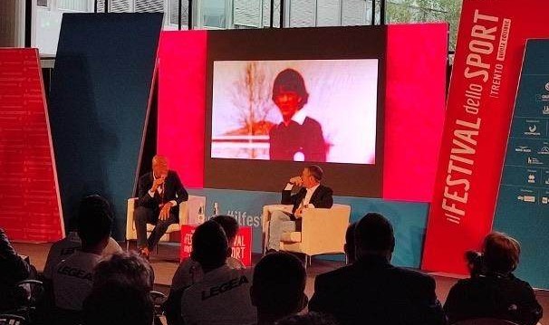 乐鱼体育官网-科里纳：裁判不可能不犯错 VAR也应与时俱进