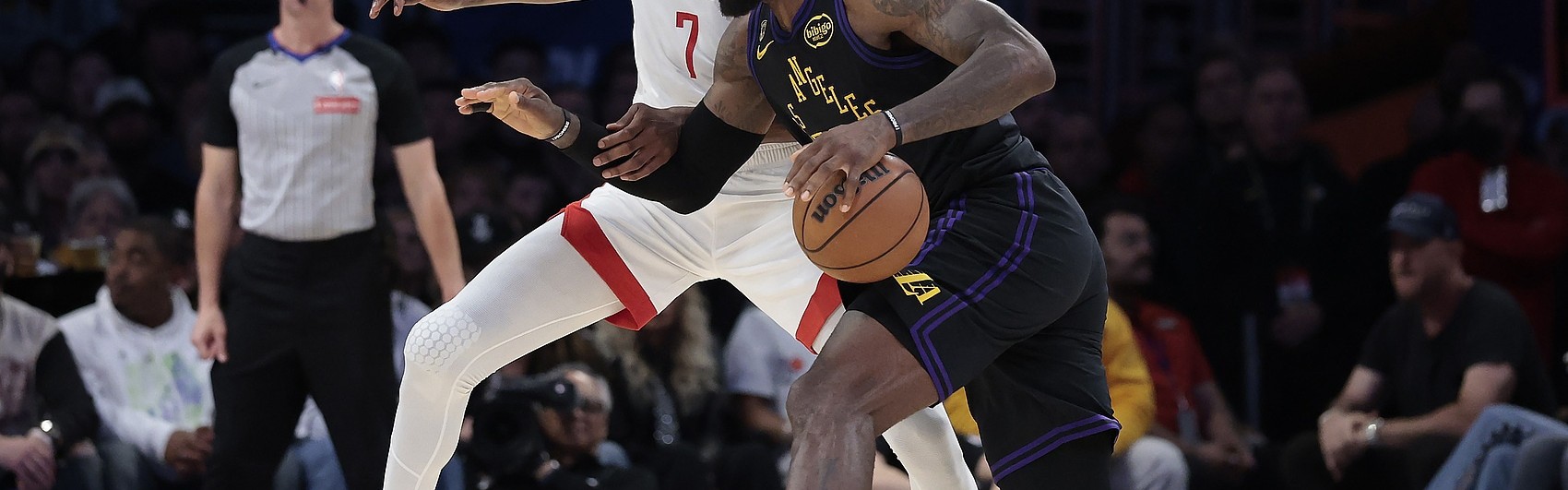 乐鱼体育官网-Skip：又面对没有KD的火箭 勒布朗应该拿出扫帚横扫&amp;但别失误8次